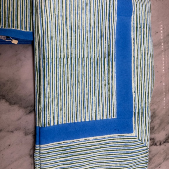 NWT - Ten Thousand Villages - Table Cloth 70x90 and Napkins Set - Picture 11 of 14